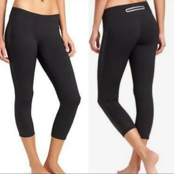 ATHLETA Size Small Sonar Black Capri Legging Pant Crop Yoga Tight - Picture 1 of 9